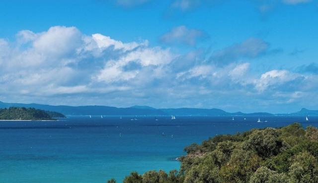 6 Bedroom Holiday Home with Private Pool and Ocean Views. Sleeps 16!