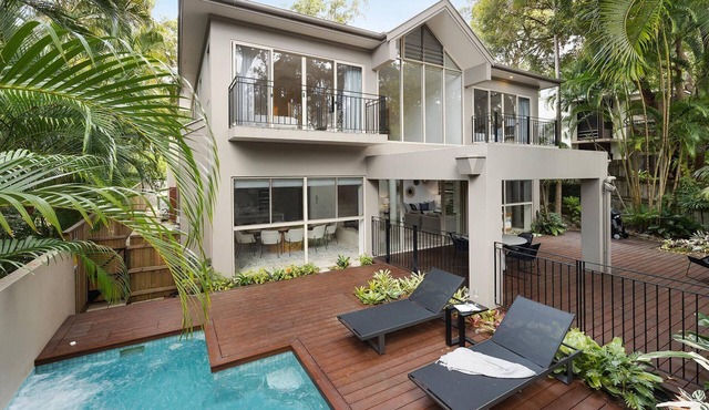 9 Little Cove Rd, Noosa Heads - Rest & Relax