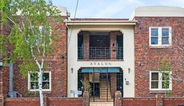 A+ Albert Park Art Deco Gem. Sleeps 5. Bevan4.