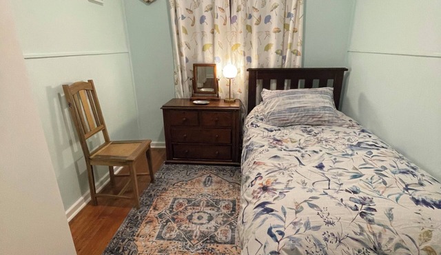 A cosy garden cottage, just 400m to the surf beach.