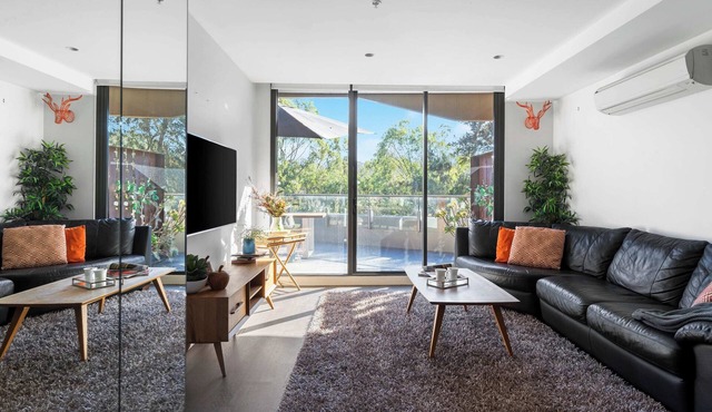 A Cozy 2BR Apt with a Large Balcony, FREE Parking