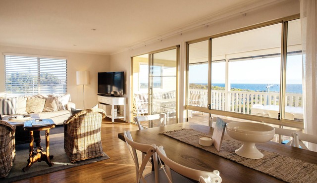 A little LUXE & BIG views! 300 Meters to beach! Sleeps MAX 8; Pet friendly