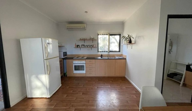 A little retreat : just outside Geraldton. 1 bed+