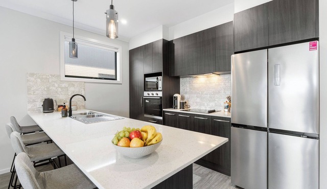A+ Location | Views | Games | Balcony | BBQ+Dining in McCracken
