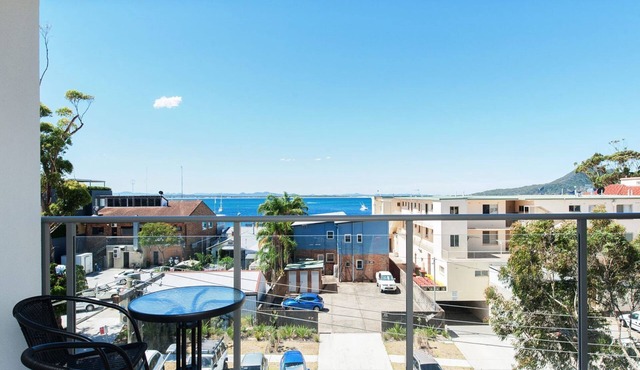 A modern, Coastal Unit in Shoal Bay!