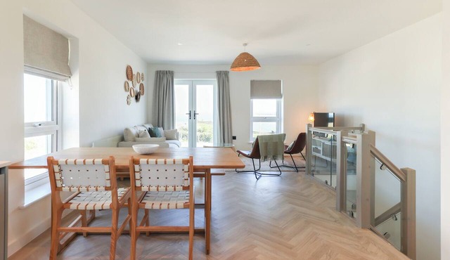A modern costal Mews House in the scenic Bull Bay, offering stunning coastal views for up to 5 guests in Anglesey
