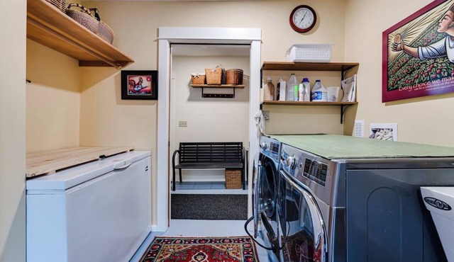 A Quiet, Quaint, Studio Retreat in Eugene