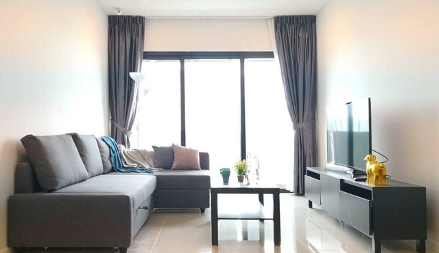 A Spacious, High-Floor Suite Next to Komtar JBCC
