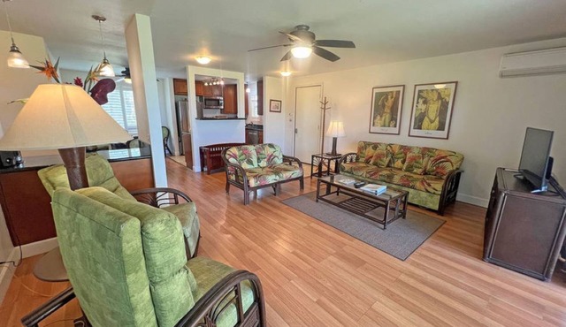 A Welcoming Beachfront 2BR/2BA, Vacation Home, W/D, AC, STEPS TO BEACH! in Kapaʻa