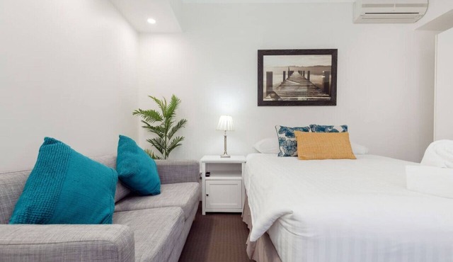 A1 - Stylish, light-filled 2 bed apt. Free Wi-Fi!