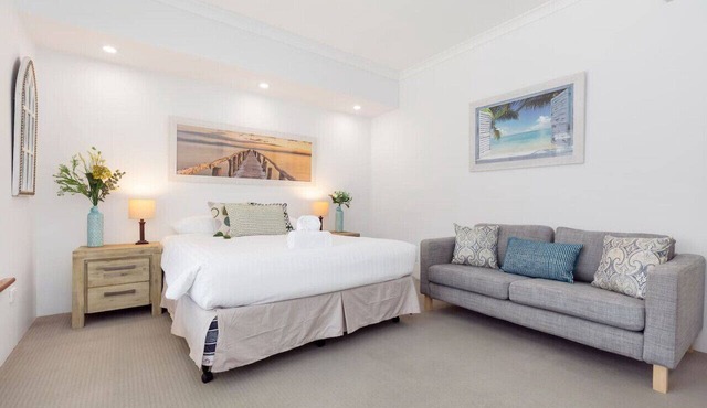 A3 - Modern Apt w/Free Parking + Private Bathroom