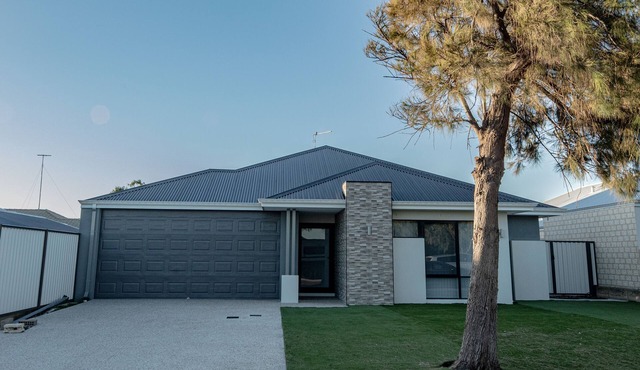 About this space Welcome to our refreshing home at suburb of Wannanup.