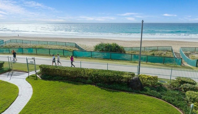 Absolute Beachfront 3BR Apartment | Pool, Spa, Tennis & Ocean Views