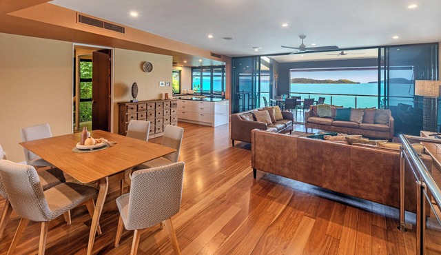 ABSOLUTE WATERFRONT LUXURY WITH NEW BUGGY