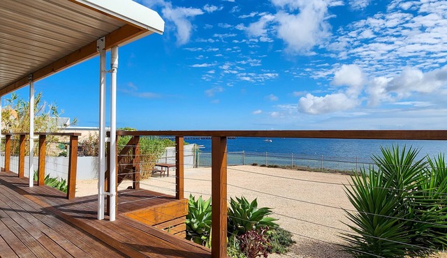 Absolute Waterfront 2 bedroom Holiday Home