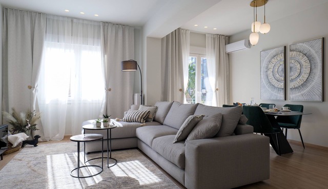Acropolis Deluxe 2BR Apartment in Athina