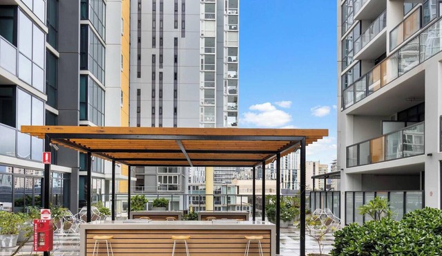 Adelaide City Heart 1BR | Central & Walkable
