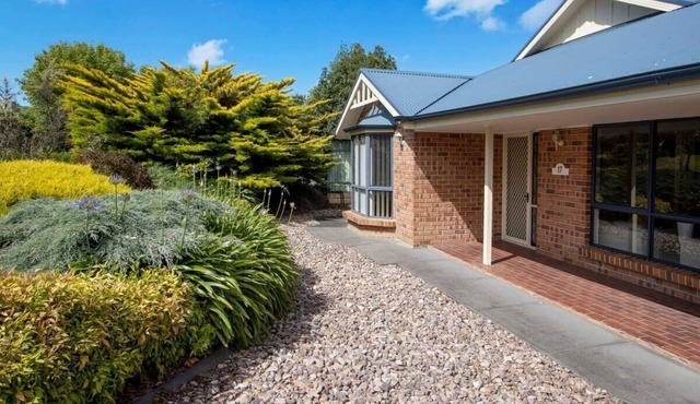 Adelaide Hills 2 Living Rooms Near Hahndorf