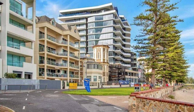 Adelaide's Seaside Location - Glenelg Beach: Seafield Apartment No. 4, Upstairs, Shared balcony