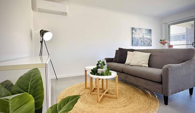 Adorable Modern 4 Br House WiFi & Parking