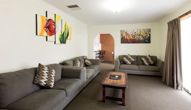 Advance Motel