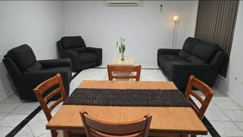 Affordable & cosy, close to train station, CBD & Airport