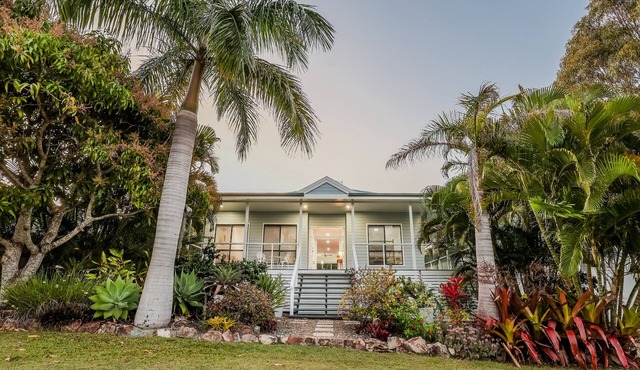 Agnes Bliss Luxe 4BDR Coastal Retreat in Central Agnes Water Walk Everywhere