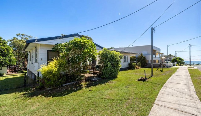Akuna and Karingal Cottages Fingal Bay