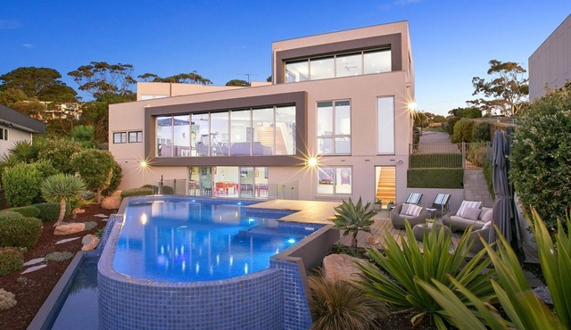 Akyra - Resort Accommodation In Mt Martha