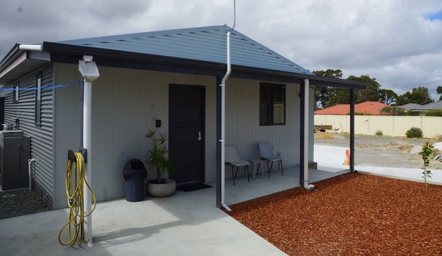 ALBANY COTTAGE