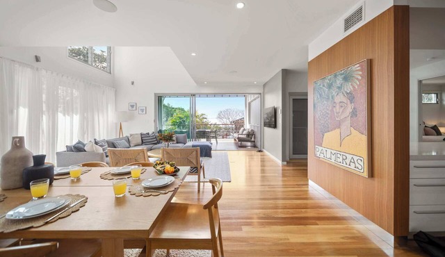 Alex Headland Haven - 3 Level Modern Retreat in Mooloolaba Region