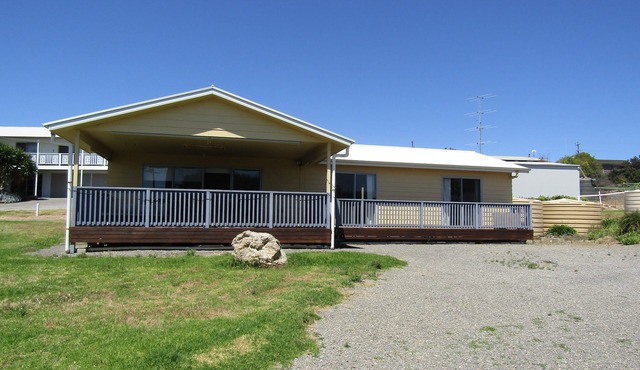 All Decked Out in Turton, 3 bedroom holiday home short walk to beach!