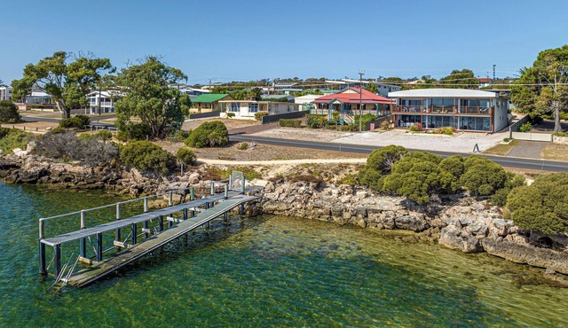Almonta Apartments on the Waterfront (B)