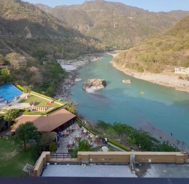 ALOHA DIVINE GANGES APARTMENTS with INFINITY POOL in Rishīkesh