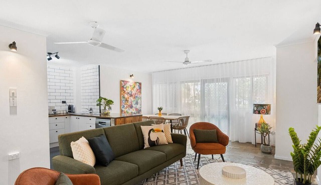 Amara on Lake Street – Chic Ground-Floor Cairns Escape