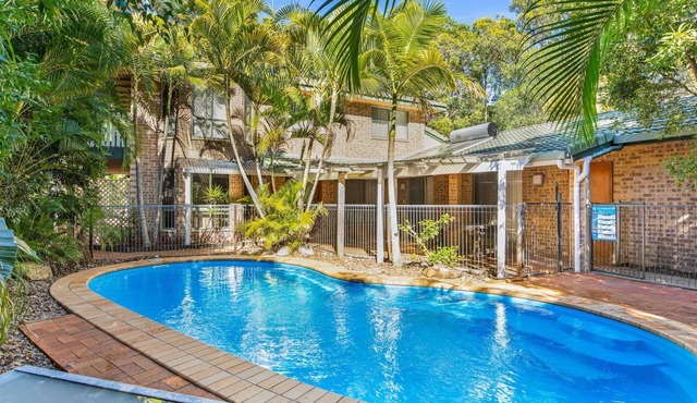 Amaroo - Rainbow Shores. Room For Everyone! Walk to the Beach! Pool