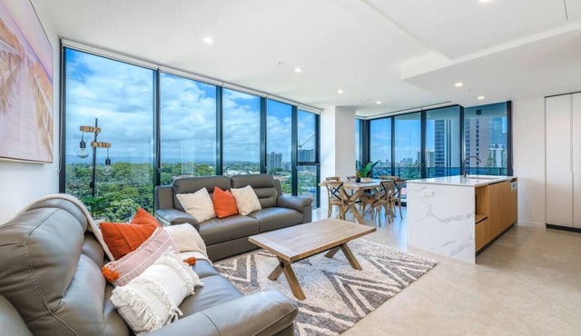 Amazing 3 Brm Apt 6th Floor Hinterland Views in Broadbeach