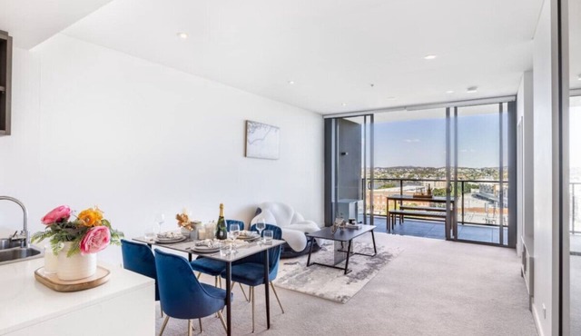 Amazing cityview! Glamourous 2BR Apt w/park&pool