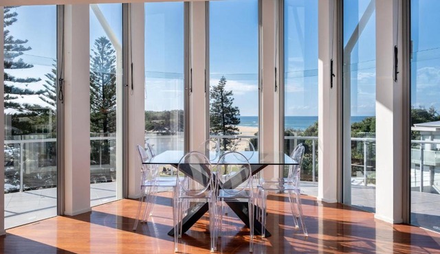 Amazing Currimundi Lakefront Ocean Penthouse