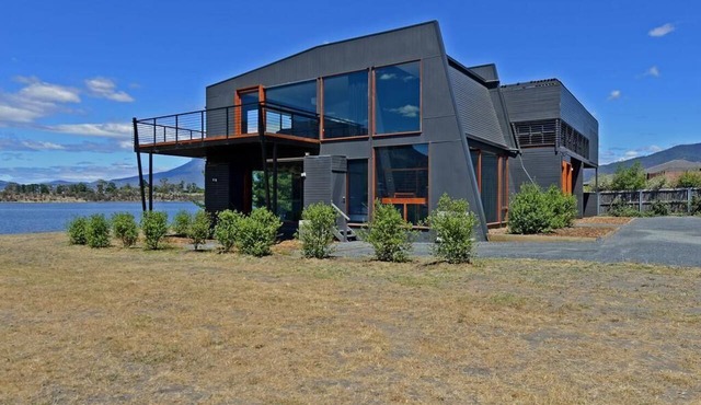AMAZING ICONIC 5 -✨️ LUXURY WATERFRONT MANSION RETREAT ON THE FAMOUS RIVIERAWALK