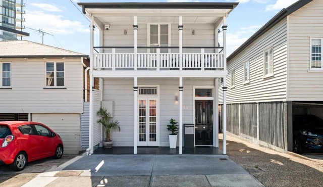 Amelia Terrace - House in Brisbane City Central