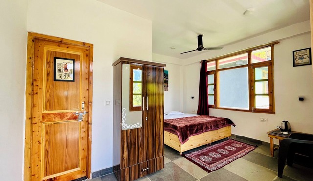 Amidst Rustic Himachali Village - 1.5km to Mall Rd