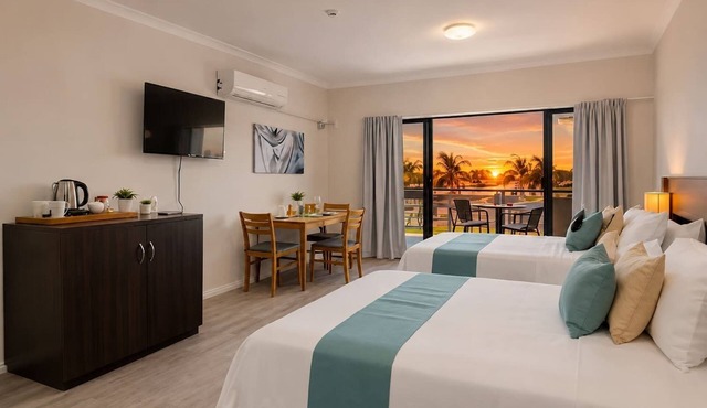 Anchorage Escape Townsville | Central Location & Marina Views