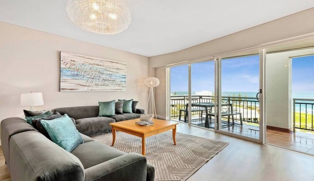 Apartment M503 - panoramic ocean views for miles!