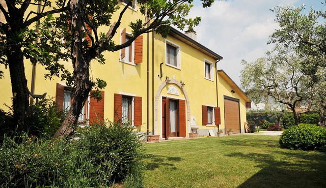 APARTMENT WITH SEPARATE ENTRANCE AND PRIVATE GARDEN in Veneto