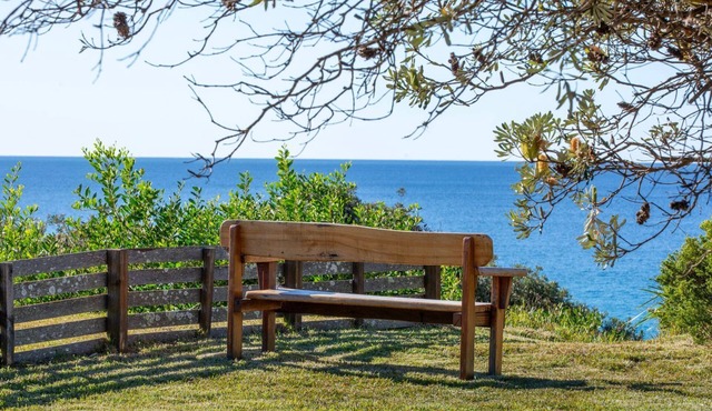 Aqua Beachfront - 2 Mins Walk to Beach