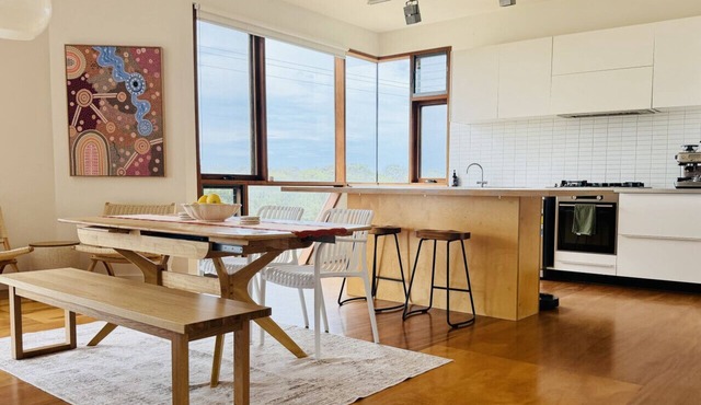 Architectural Coastal Retreat. 100m to Beach