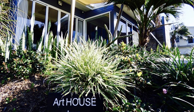 ArtHOUSE Beachfront Accommodation in Emerald Beach