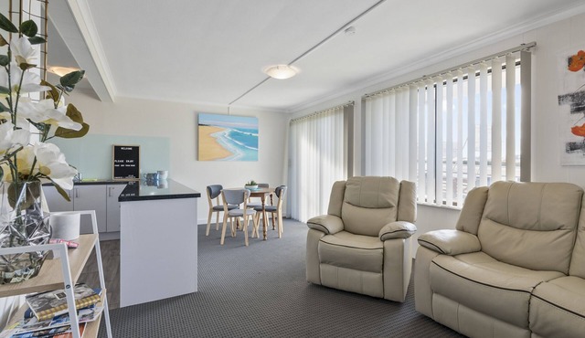 Aruba Apartments: Burnie waterfront & ocean views