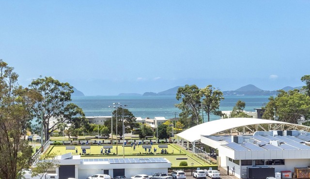 Ash Haven, 19 Ash St - views, pool, air con, boat parking, Wi-Fi